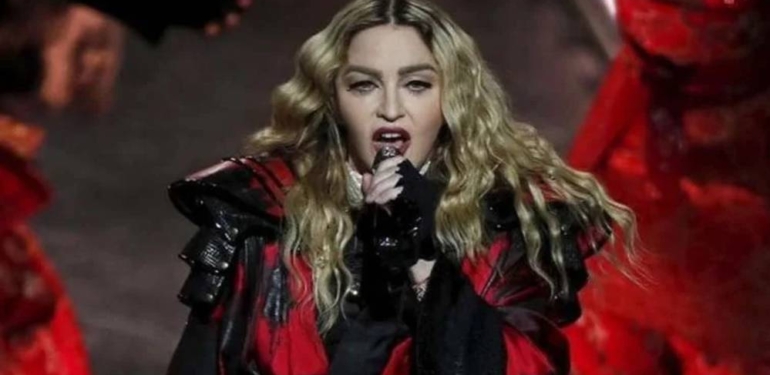 Madonna’nın klip çekimini polis bastı