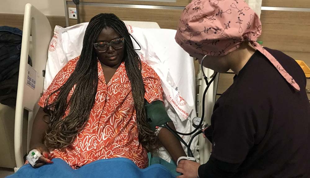 ABD'li-hemşire-rahim-ameliyatı-için-Kars'ı-tercih-etti