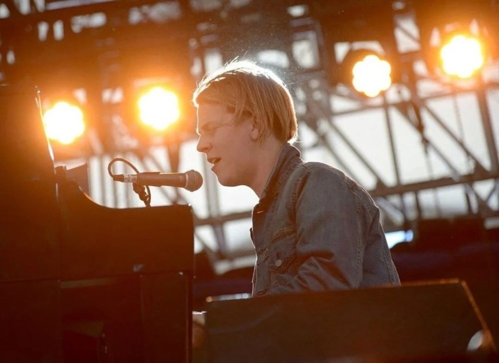 Another Love şarkısıyla tanınan Tom Odell'in Türkiye'den çöp konteyneri paylaşması gündem oldu