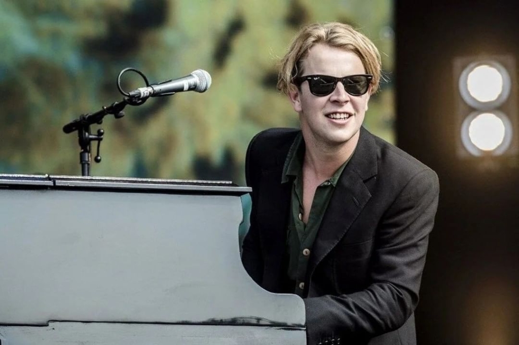 Another Love şarkısıyla tanınan Tom Odell'in Türkiye'den çöp konteyneri paylaşması gündem oldu