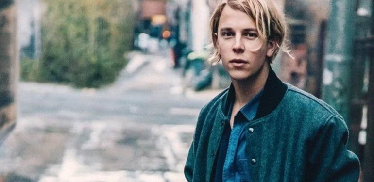 Another Love şarkısıyla tanınan Tom Odell’in Türkiye’den çöp konteyneri paylaşması gündem oldu