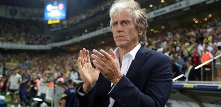 Brezilya basını duyurdu! Jorge Jesus listeyi yönetime verdi