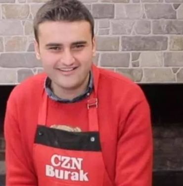CZN Burak hasta yatağından paylaşım yaptı: Son görüntüsü korkuttu 3 CZN Burak'tan aylık gelir eleştirilerine cevap