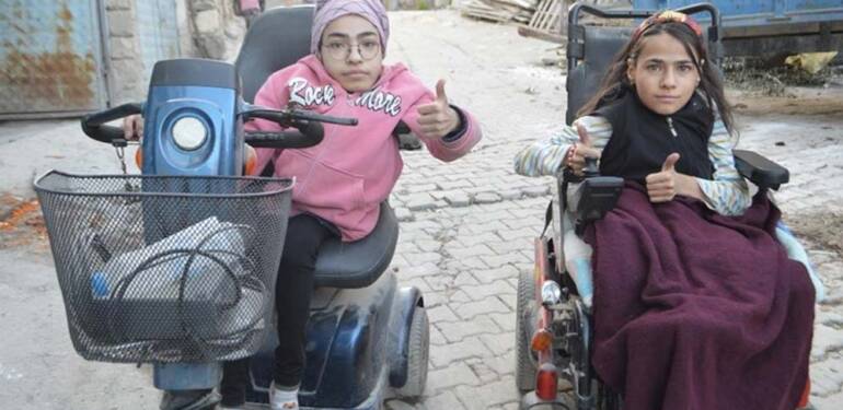 Cam kemik hastası kız kardeşlerin “can”dan dayanışması