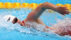 Çinli yüzücüden 400 metrede dünya rekoru!