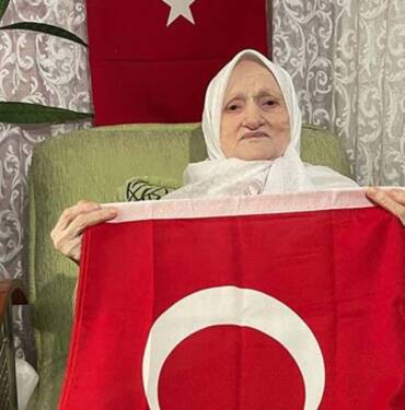 Cumhuriyet-ile-yaşıt-Şükriye-nine-geçmişteki-bayramları-dün-gibi-hatırlıyor