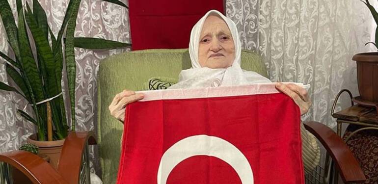 Cumhuriyet ile yaşıt Şükriye nine geçmişteki bayramları dün gibi hatırlıyor