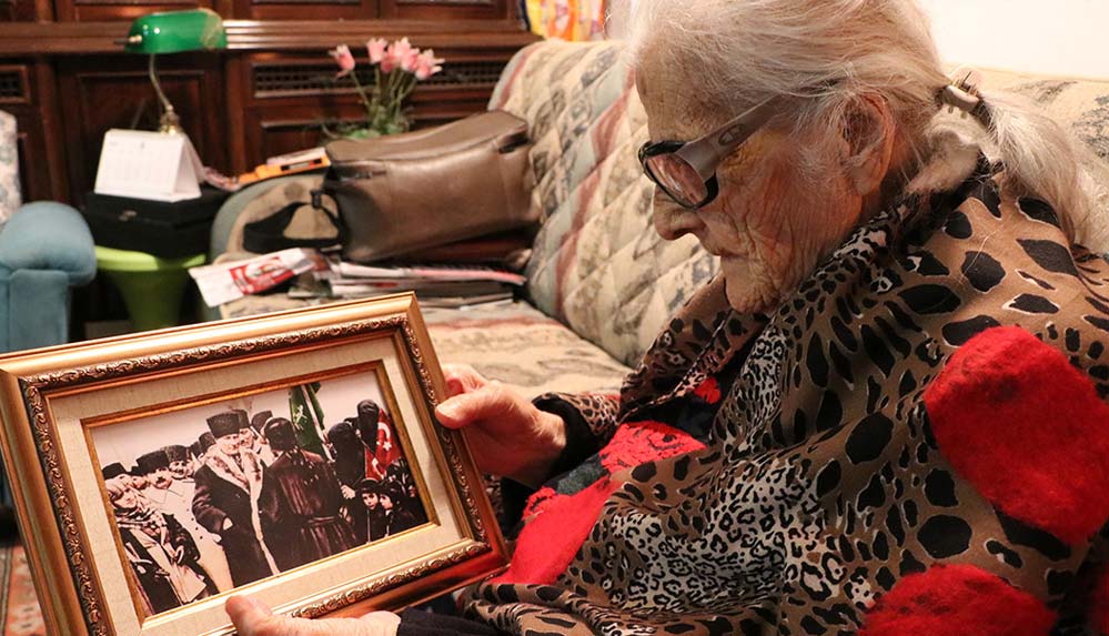 Cumhuriyet'in ilanına tanıklık eden Sabiha öğretmenin asırlık gururu