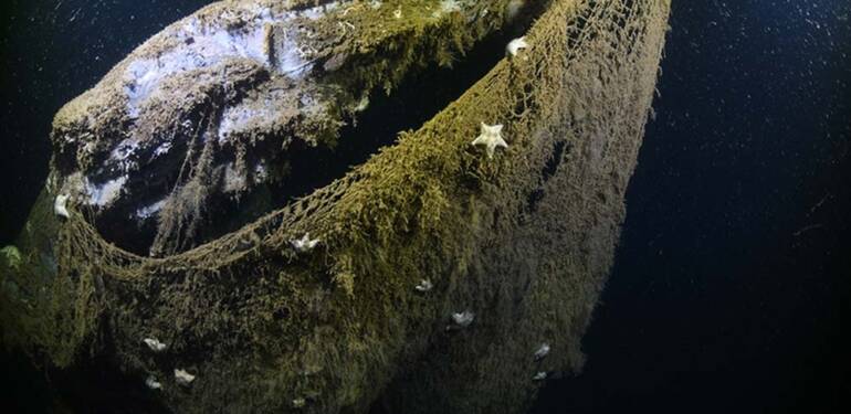 Denizlere-bir-yılda-düşürülen-balık-ağları-dünyanın-etrafını-18-kez-sarabilir