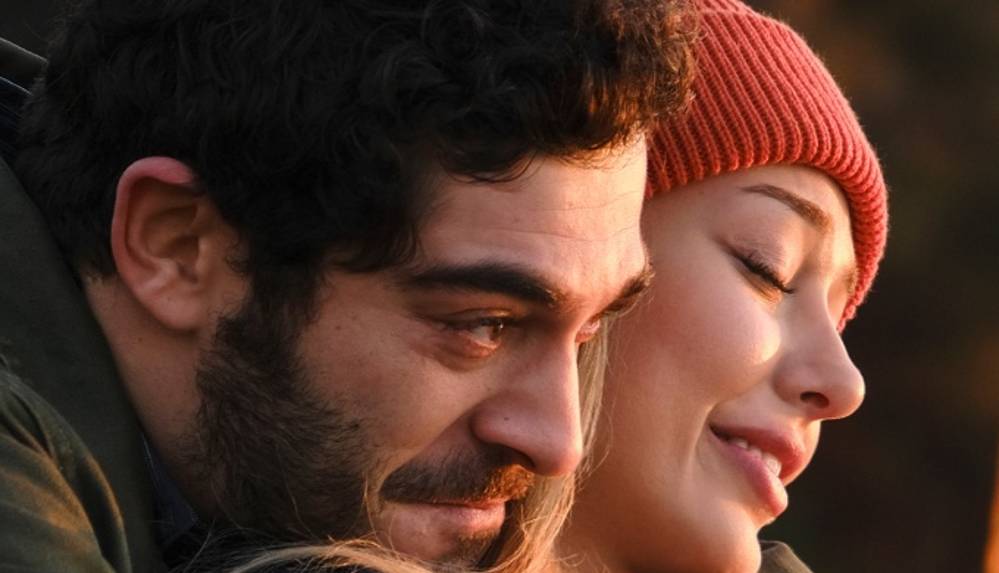 Dilan Çiçek Deniz ve Burak Deniz’i üçüncü kez bir araya getiren ‘Kal’ın yayın tarihi belli olduAnılar bağımlılık yapar