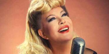 Emel-Sayın'dan-yıllar-sonra-gelen-itiraf--Estetikten-korktum-hastaneden-kaçtım