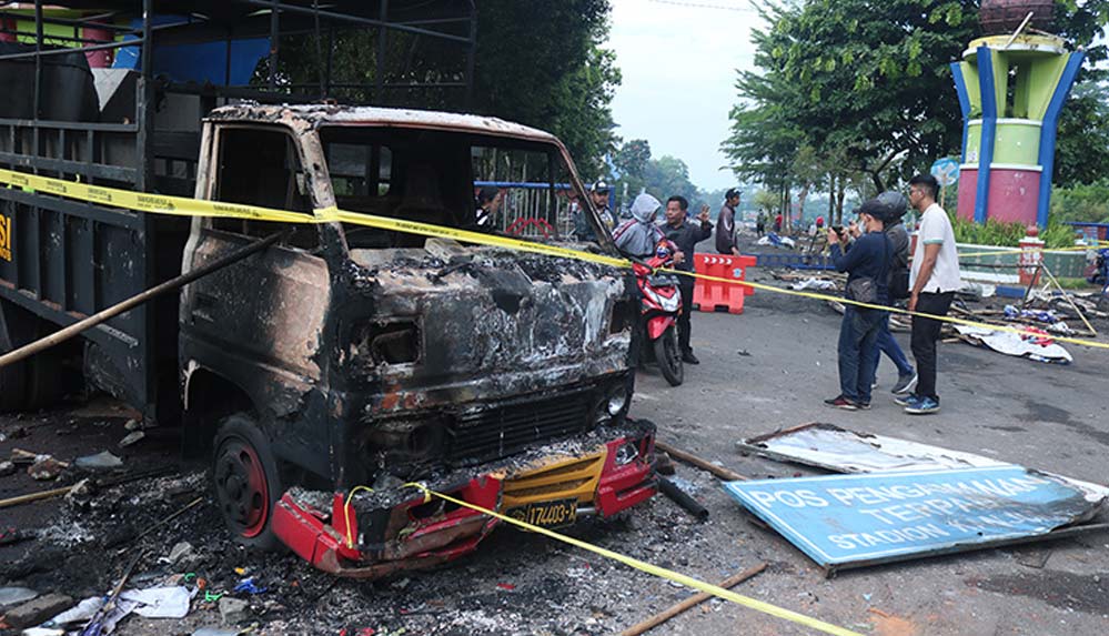 Endonezya'da futbol maçında izdiham: 129 kişi öldü, yüzlerce kişi yaralandı