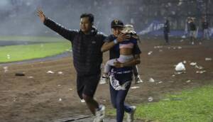 Endonezya'da futbol maçında izdiham: 129 kişi öldü, yüzlerce kişi yaralandı