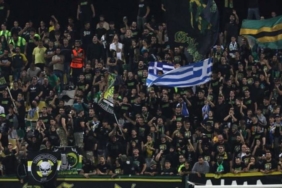 Fenerbahçe maçında görülmemiş skandal Taraftarlardan çirkin pankart