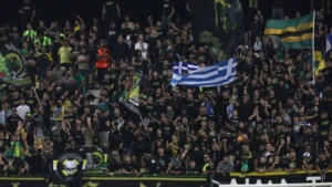Fenerbahçe maçında görülmemiş skandal: AEK Larnaca taraftarları Atatürk'ün sözünü tiye aldı