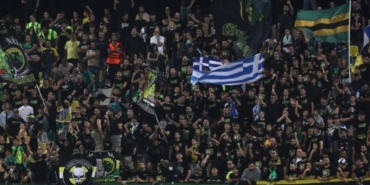 Fenerbahçe maçında görülmemiş skandal Taraftarlardan çirkin pankart