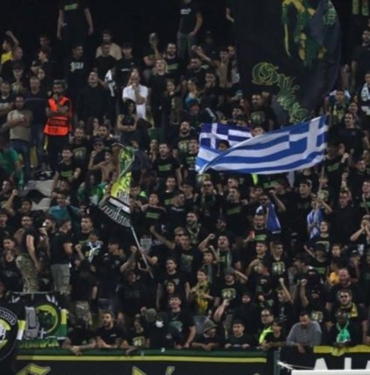 Fenerbahçe maçında görülmemiş skandal Taraftarlardan çirkin pankart