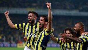 Fenerbahçe, Başakşehir'i Rossi ile devirdi