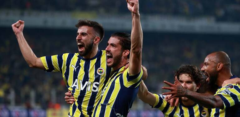 Fenerbahçe,-Başakşehir'i-Rossi-ile-devirdi