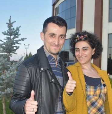 Genç mühendis kardeşinden nakledilen kök hücre ve eşinin desteğiyle lösemiyi yendi