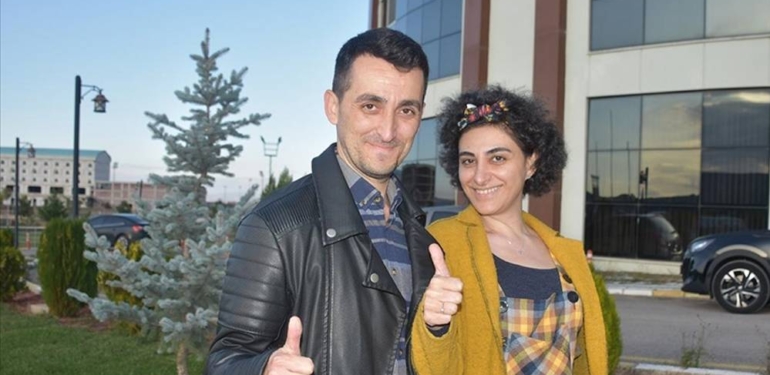 Kardeşinden nakledilen kök hücreyle ve eşinin desteğiyle lösemiyi atlayan kadın: “Kendimden vazgeçtiğimde bile yakınlarım benden hiç vazgeçmedi”