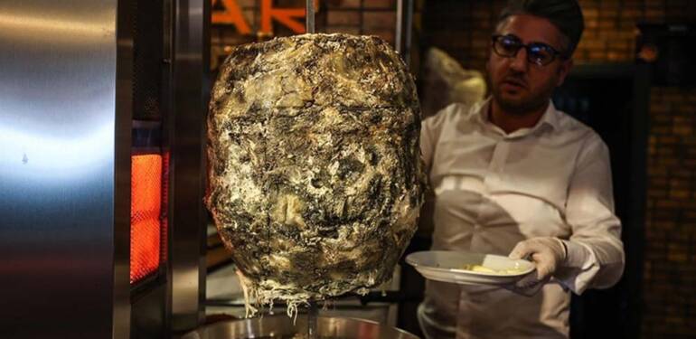Göğermiş-peynirden-döner-yaptı--'Siparişi-yetiştirmekte-zorlanıyoruz'