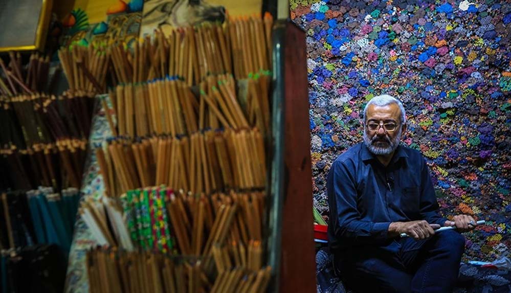 Iraklı 'Kalem aşığı' dükkanında 1 milyondan fazla kalem biriktirdi