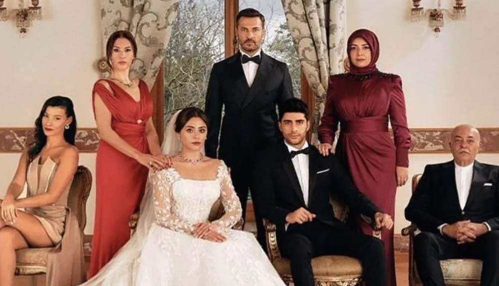 Kızılcık-Şerbeti-dizisi-konusu-ne,-uyarlama-mı--Kızılcık-Şerbeti-oyuncuları-kimler-