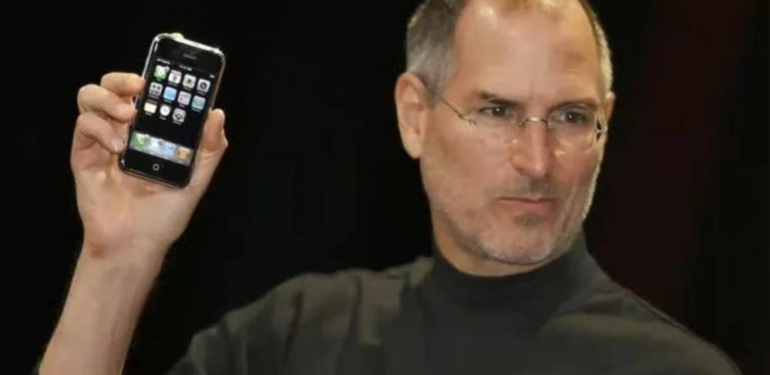 Kutusundan hiç çıkmamış ilk iPhone rekor fiyata satılacak!