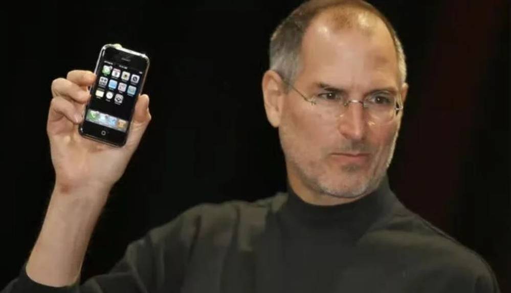 Kutusundan hiç çıkmamış ilk iPhone rekor fiyata satılacak!
