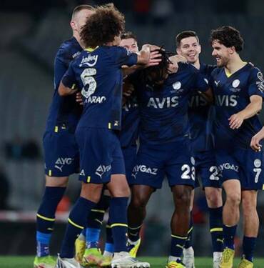 Lider-Fenerbahçe,-İstanbulspor-engelini-5-golle-aştı