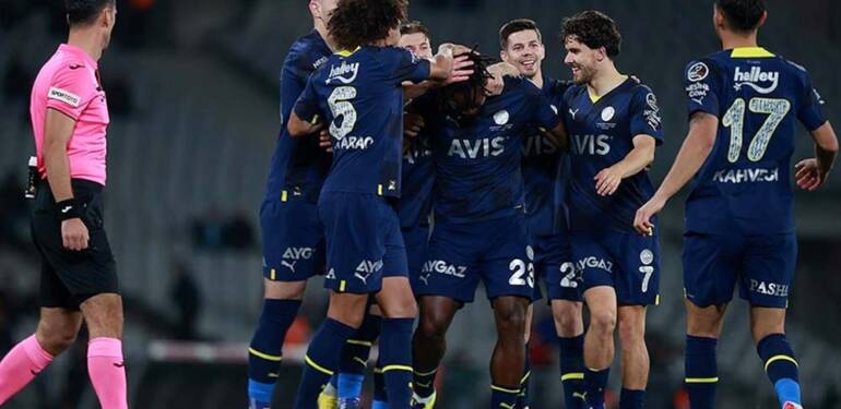 Lider-Fenerbahçe,-İstanbulspor-engelini-5-golle-aştı