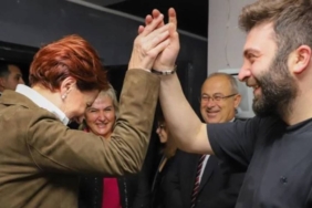 Meral Akşener, Baturay Özdemir’in stand-up gösterisini izledi