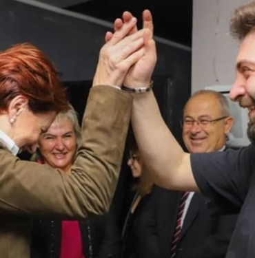 Meral Akşener, Baturay Özdemir’in stand-up gösterisini izledi