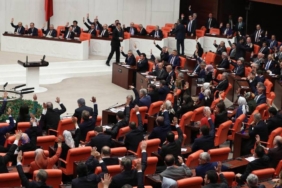 Muhalefet tarafından 'sansür yasası' olarak anılan 'Dezenformasyonla Mücadele Yasası' neler içeriyor