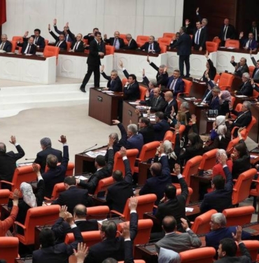 Muhalefet tarafından 'sansür yasası' olarak anılan 'Dezenformasyonla Mücadele Yasası' neler içeriyor? 10 Muhalefet tarafından 'sansür yasası' olarak anılan 'Dezenformasyonla Mücadele Yasası' neler içeriyor