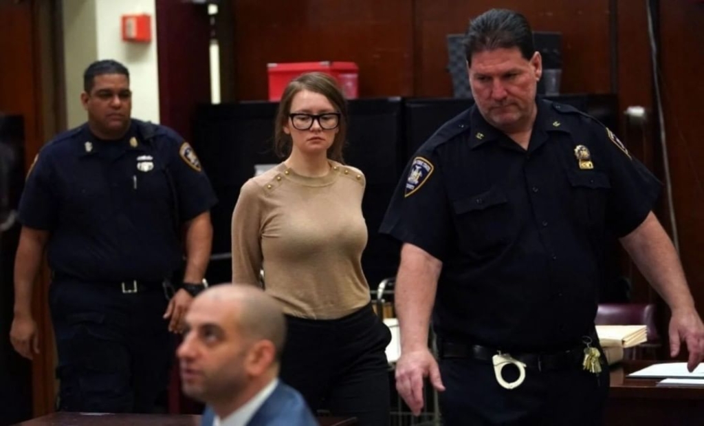 New York sosyetesini kandırarak ünlenen Anna Sorokin, ABD'de ev hapsine alındı