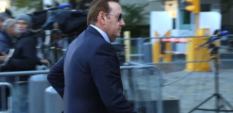 Oscarlı aktör Kevin Spacey’in yargılandığı cinsel saldırı davasında karar! Jüri üyeleri Kevin Spacey’i suçsuz buldu