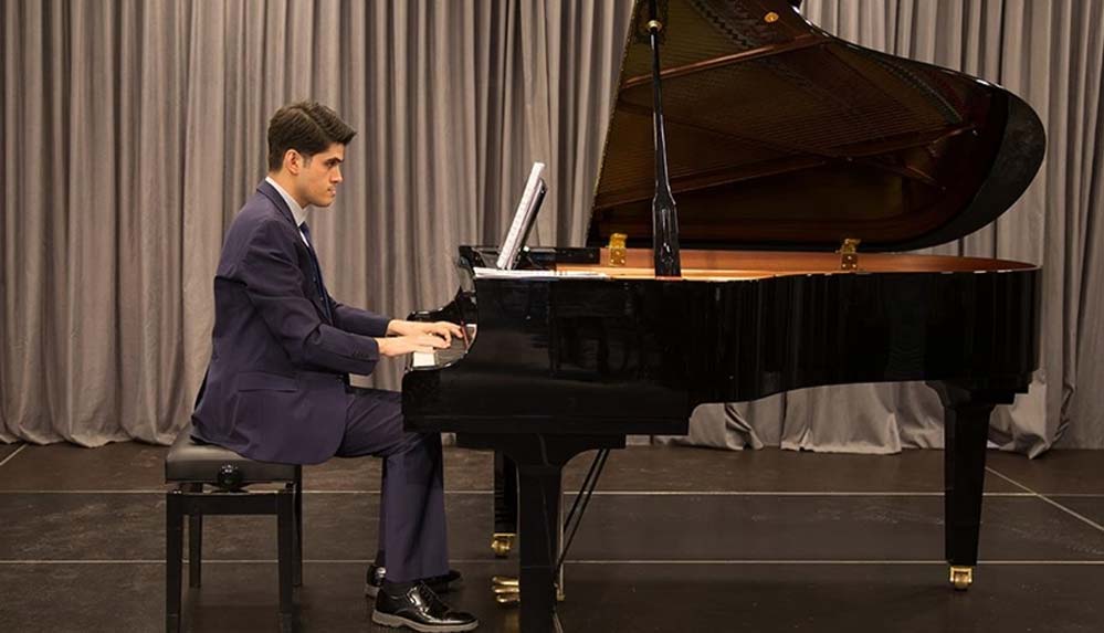 Otizmli piyanist Buğra Çankır, azminin zaferini CSO sahnesinde kutlayacak
