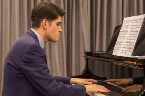 Otizmli-piyanist,-azminin-zaferini-CSO-sahnesinde-kutlayacak