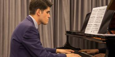 Otizmli-piyanist,-azminin-zaferini-CSO-sahnesinde-kutlayacak