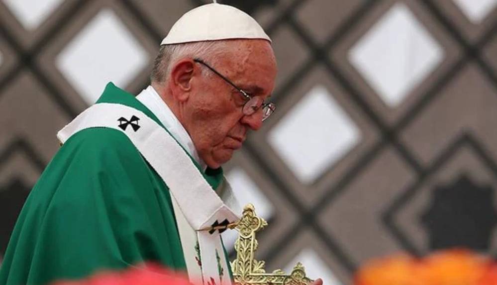 Papa'dan 'porno' uyarısı: 'Şeytan oradan girer...'