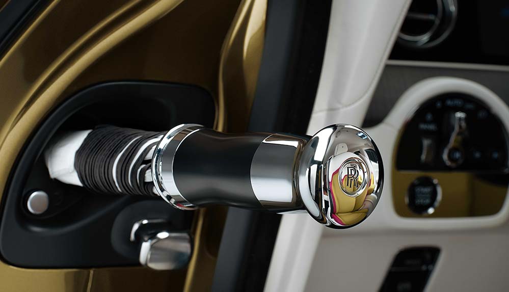 Rolls-Royce, ilk full elektrikli arabası 'Spectre' tanıtıldı