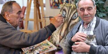 Sokakta-kaldığı-günlerinde-dostu-olan-kedileri-Darülaceze'de-resmediyor-2