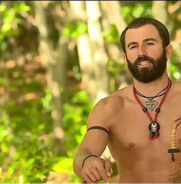 Survivor Şampiyonu Turabi'nin 'Burada Kimse Bakire Ölmez' Paylaşımı Gündem Oldu
