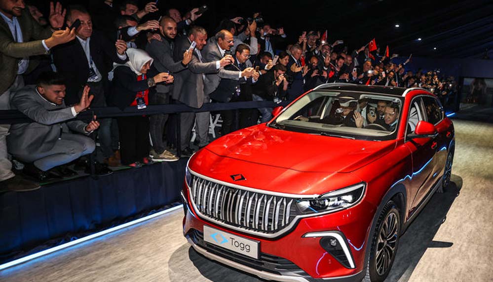 Togg'un-ilk-aracı-Gemlik-Kampüsü'nde-banttan-indirildi-1