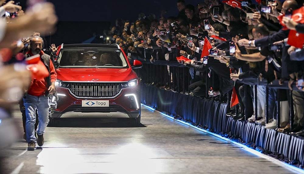 Togg'un-ilk-aracı-Gemlik-Kampüsü'nde-banttan-indirildi