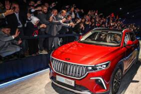 Togg'un-ilk-aracı-Gemlik-Kampüsü'nde-banttan-indirildi-1