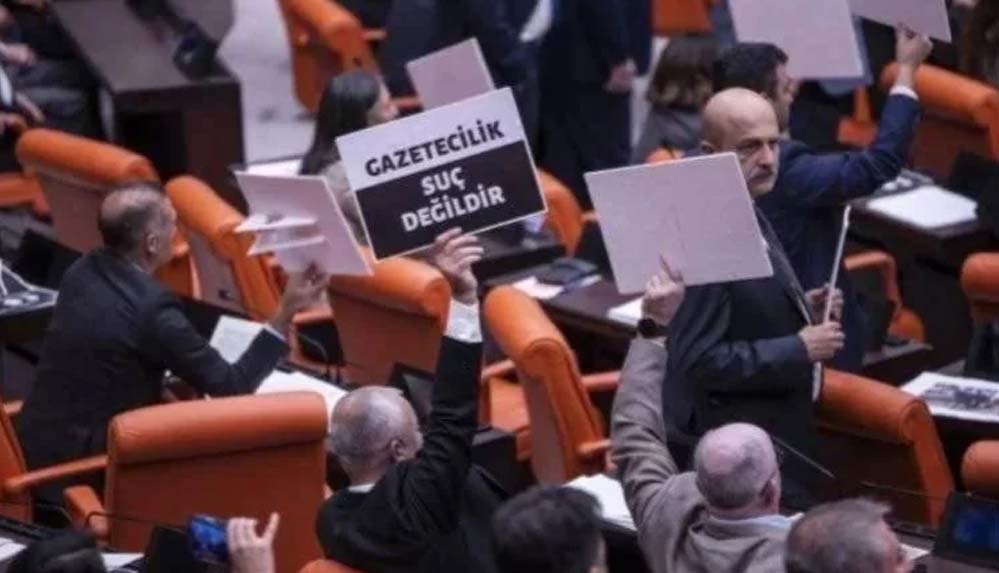 Türkiye, 2022 yılında da “internetin özgür olmadığı ülkeler” listesinde 4 Türkiye,-2022-yılında-da-“internetin-özgür-olmadığı-ülkeler”-listesinde