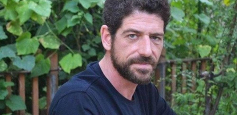 Ünlü oyuncu Cemal Hünal kaza yaptı; çarptığı motosiklette yaralılar var